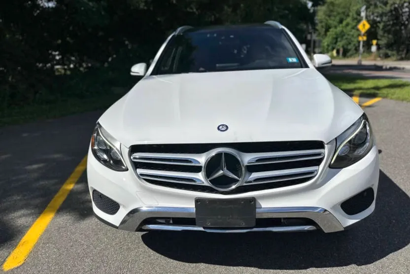 2016 Mercedes Benz GLC 300 4MATIC photo 1