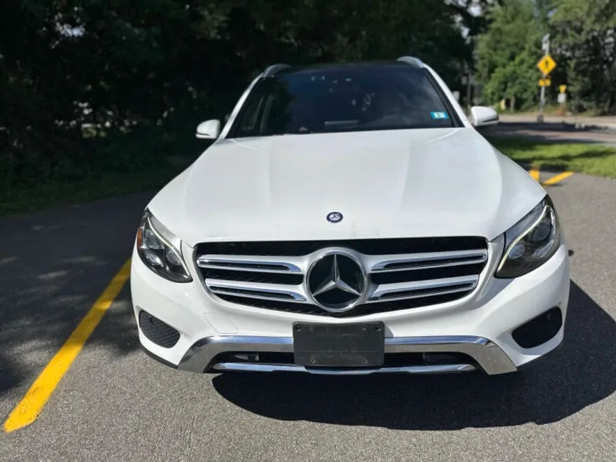 2016 Mercedes Benz GLC 300 4MATIC photo 1