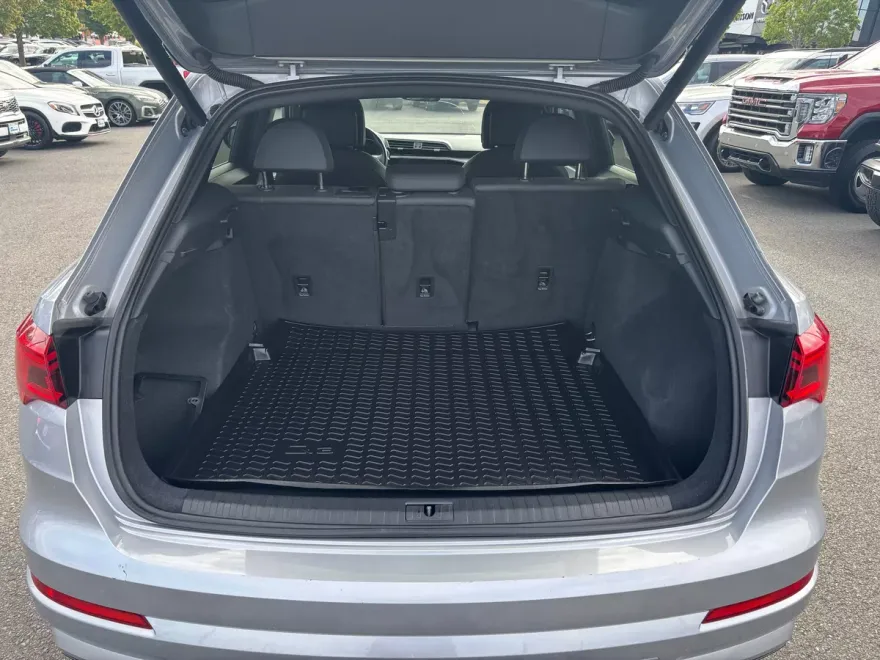 2019 Audi Q3 Premium photo 1