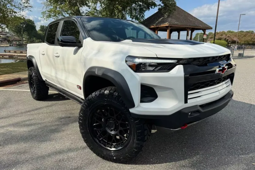 2025 Chevrolet Colorado ZR2 photo 1