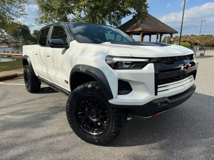 2025 Chevrolet Colorado ZR2 photo 1