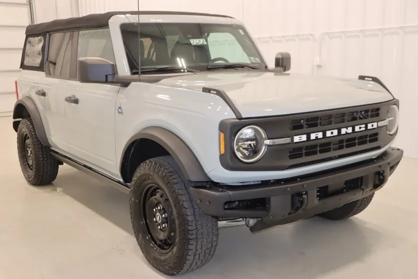 2021 Ford Bronco Black Diamond photo 1