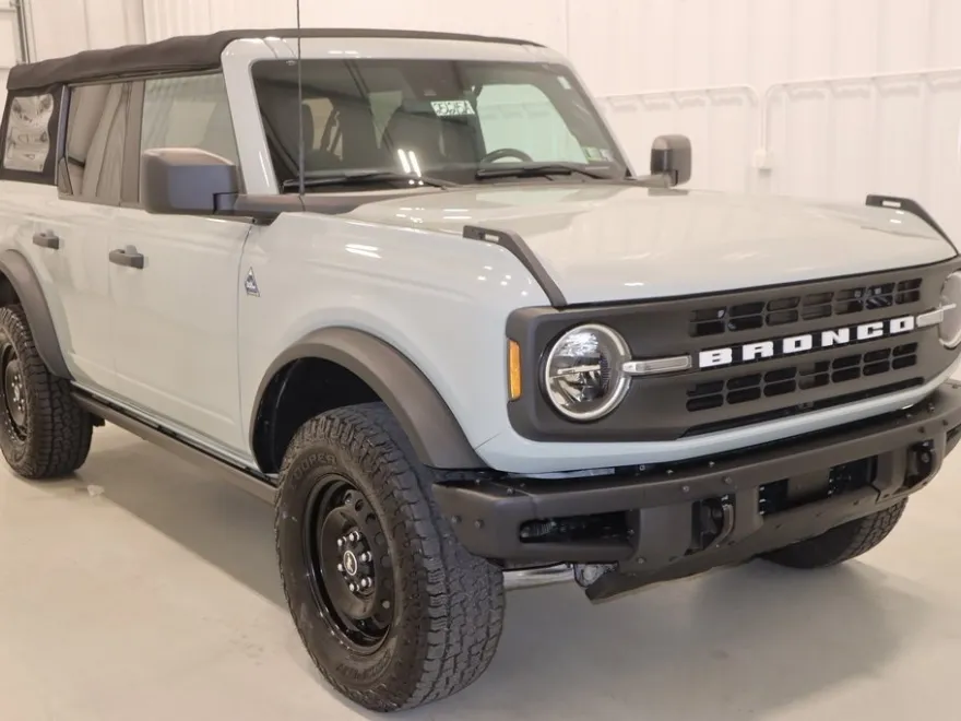 2021 Ford Bronco Black Diamond photo 1