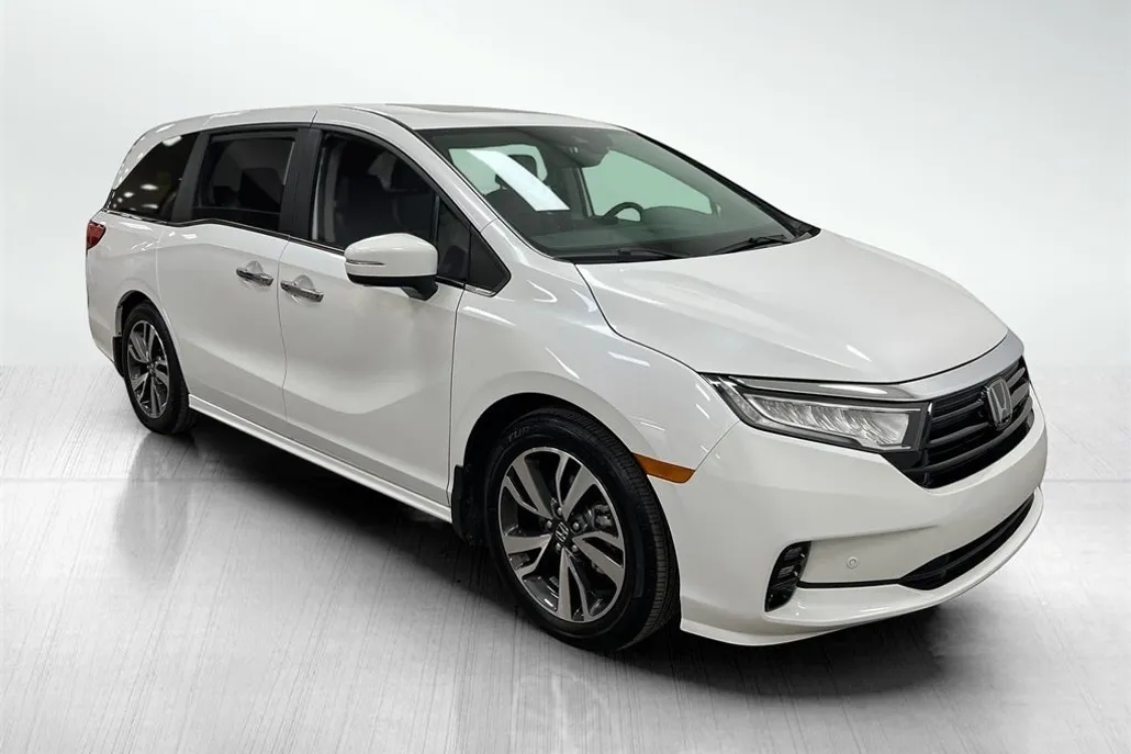 2024 Honda Odyssey Touring photo 1