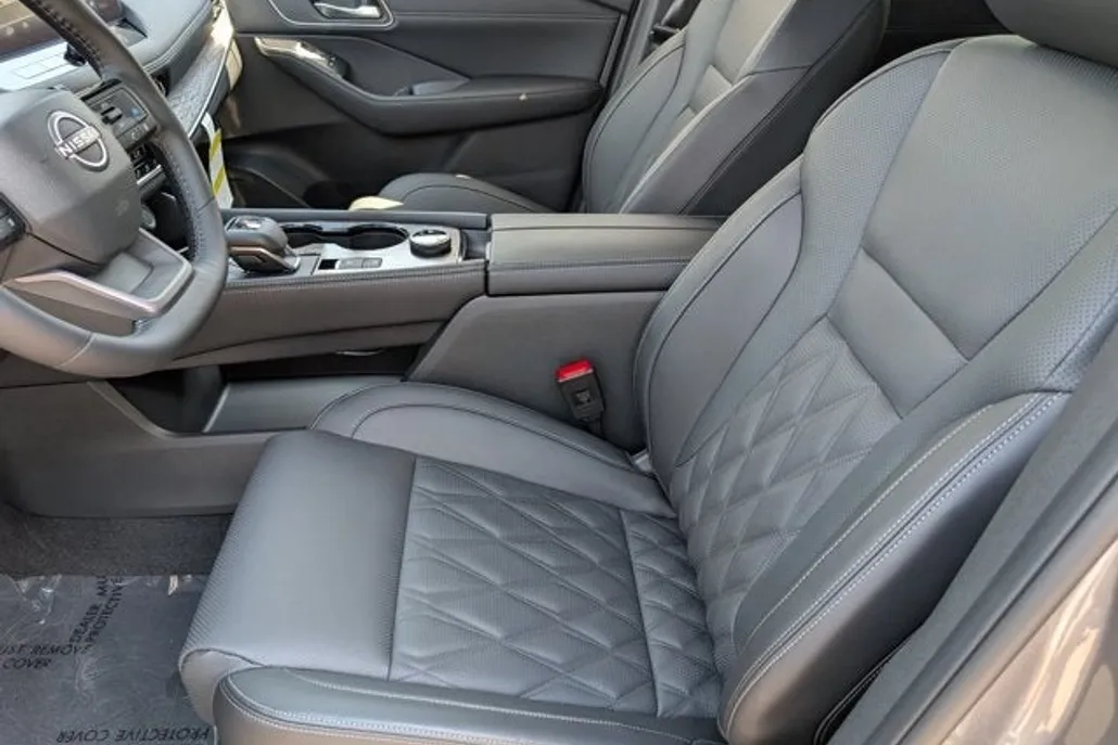 2026 Nissan Rogue Platinum photo 1