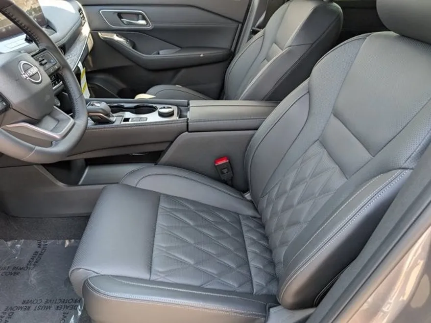 2026 Nissan Rogue Platinum photo 1