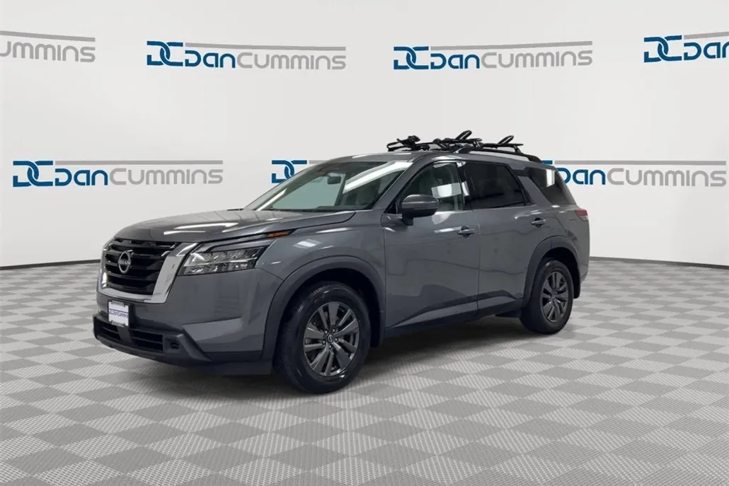 2022 Nissan Pathfinder SV photo 1