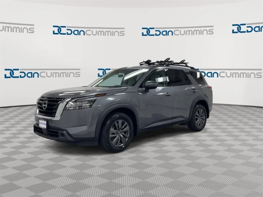 2022 Nissan Pathfinder SV photo 1