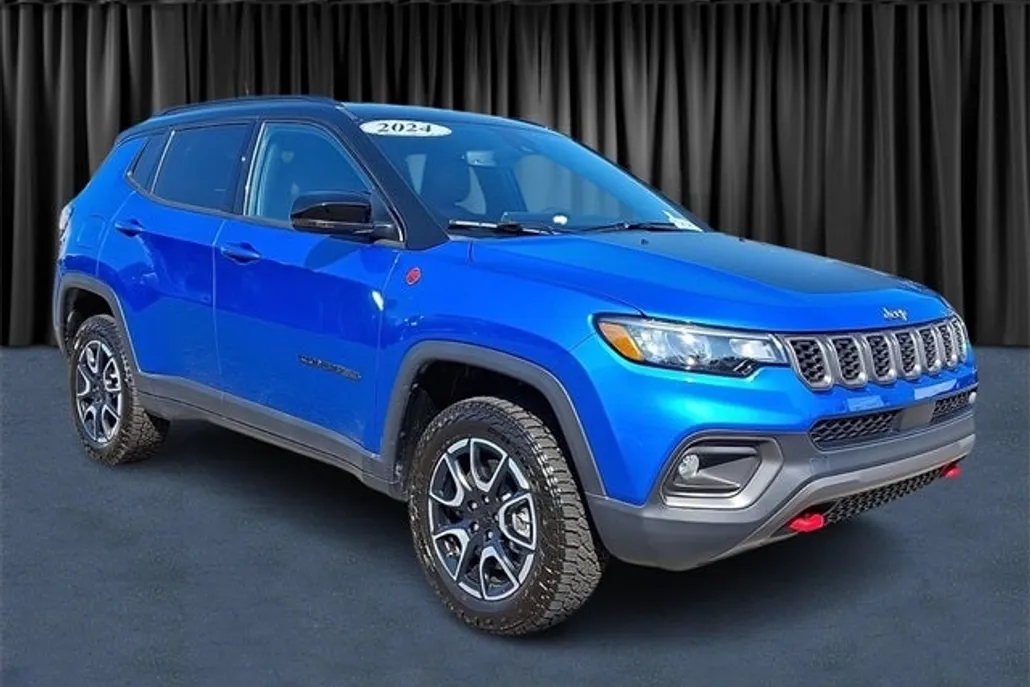 2024 Jeep Compass Trailhawk photo 1