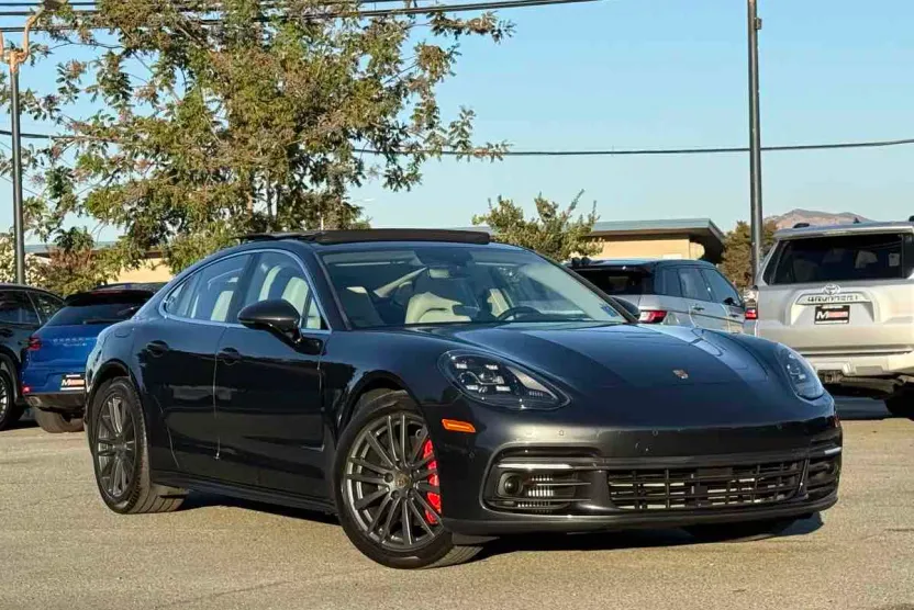 2017 Porsche Panamera 4S photo 1