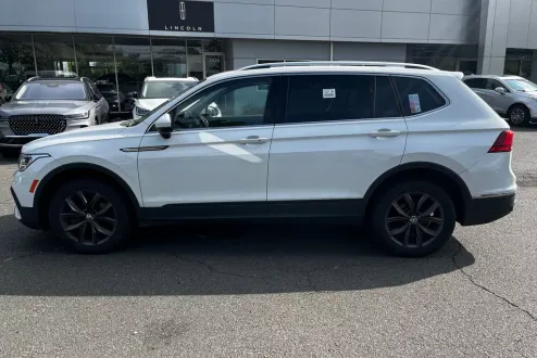 2022 Volkswagen Tiguan SE photo 3