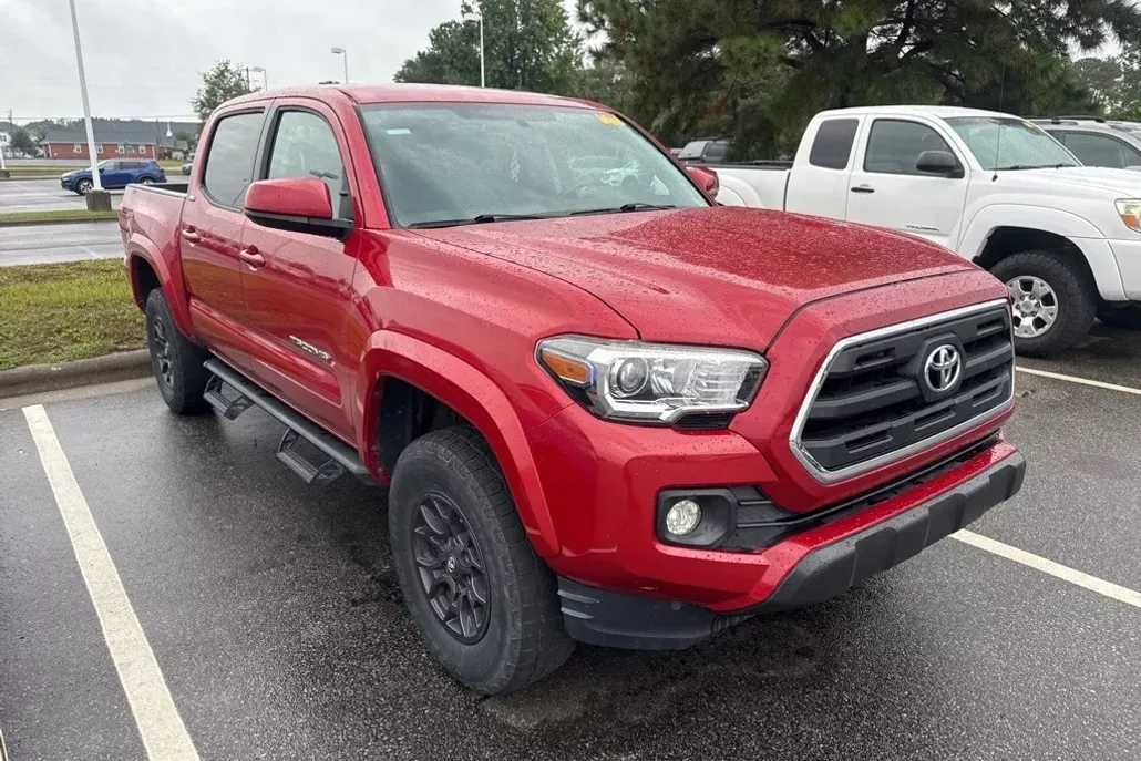 2017 Toyota Tacoma SR5 photo 1