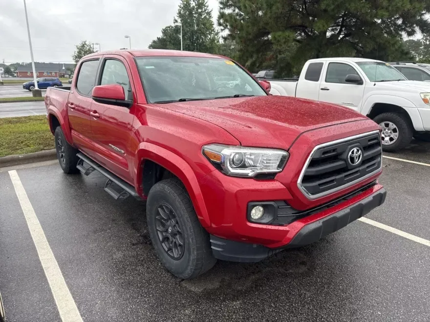2017 Toyota Tacoma SR5 photo 1