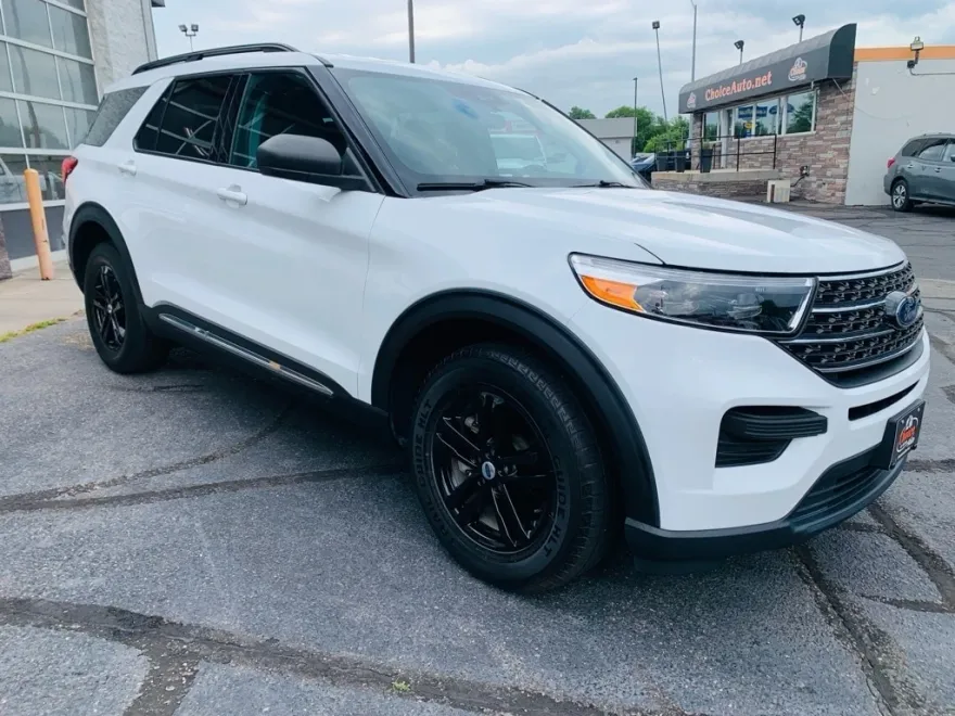 2021 Ford Explorer XLT photo 1