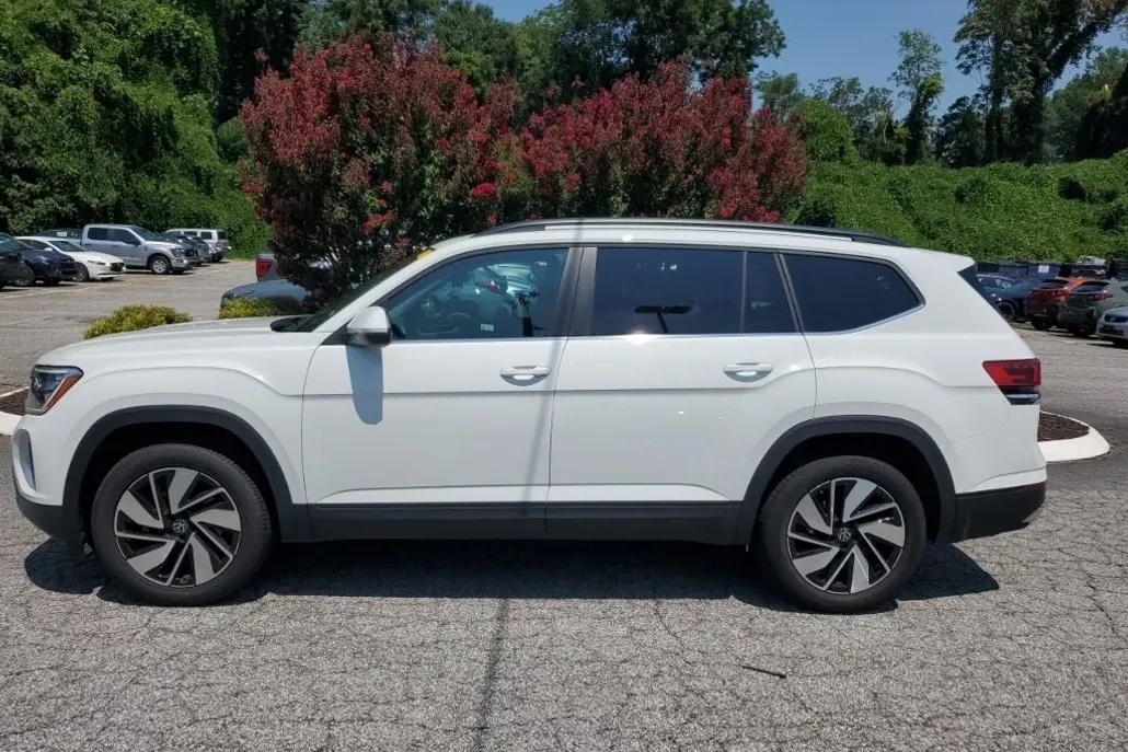 2024 Volkswagen Atlas SE Technology photo 1
