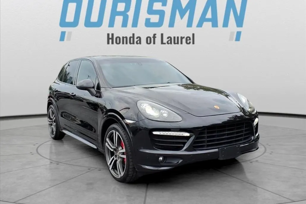 2013 Porsche Cayenne GTS photo 1