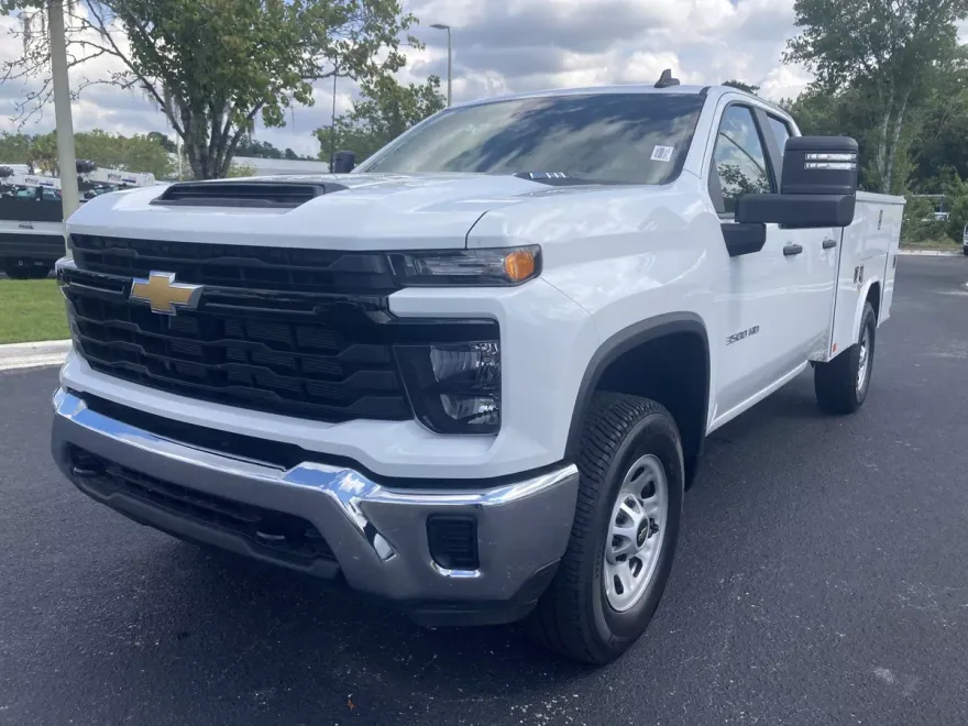 2024 Chevrolet Silverado 3500HD photo 1