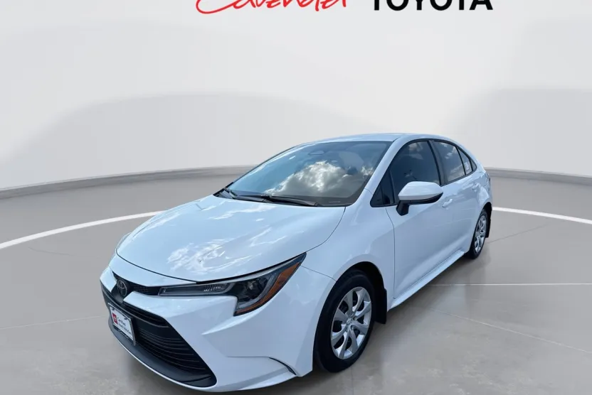 2025 Toyota Corolla LE photo 1