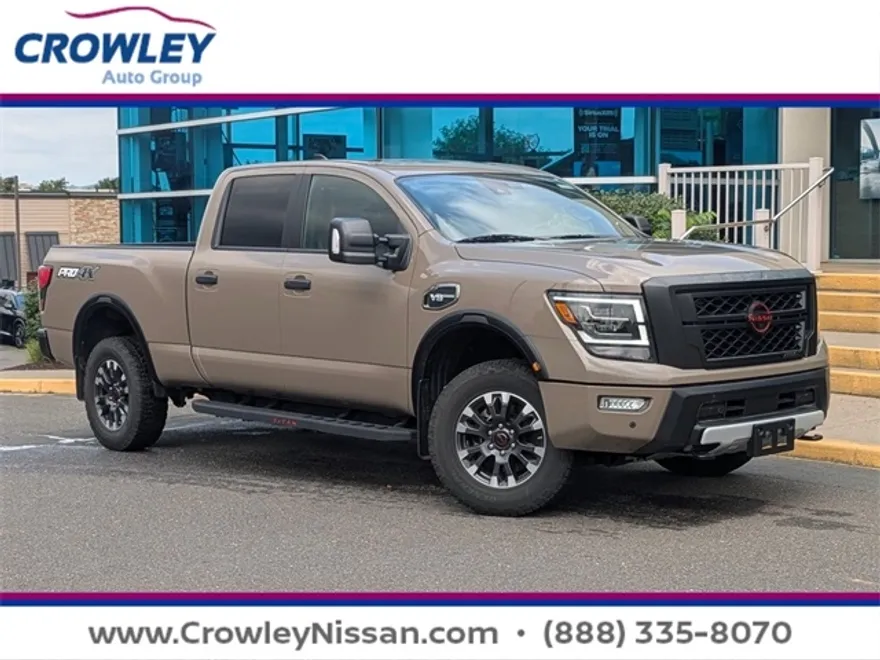 2024 Nissan Titan PRO-4X photo 1