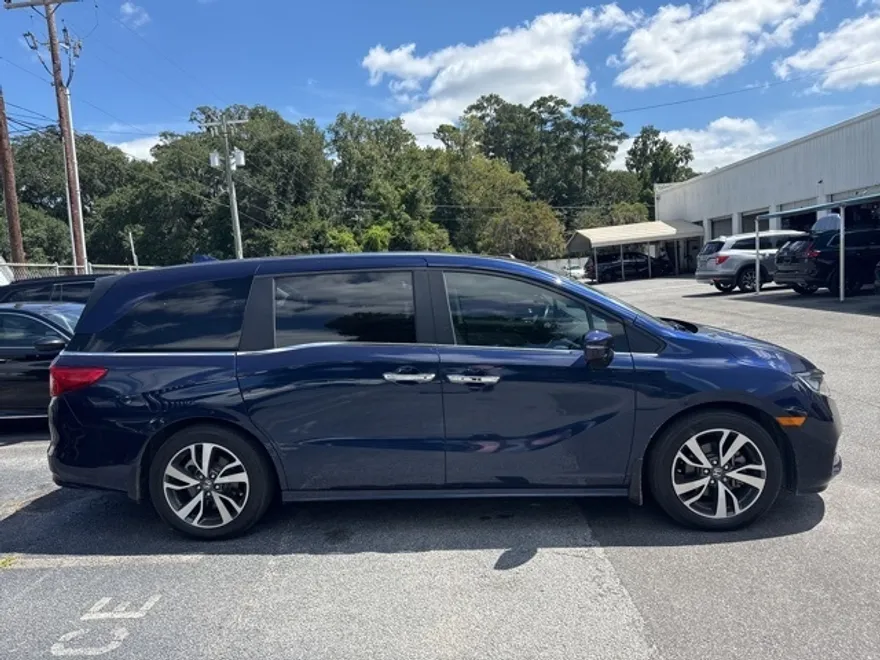 2023 Honda Odyssey Touring photo 1