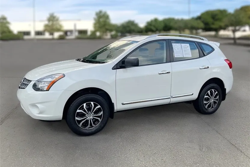 2014 Nissan Rogue Select S photo 1