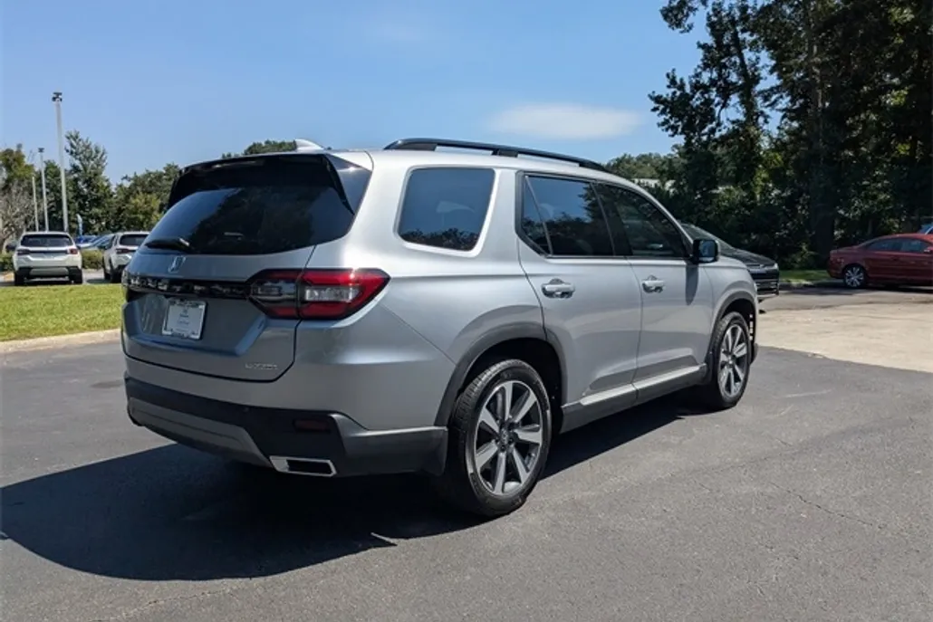 2025 Honda Pilot Touring photo 1