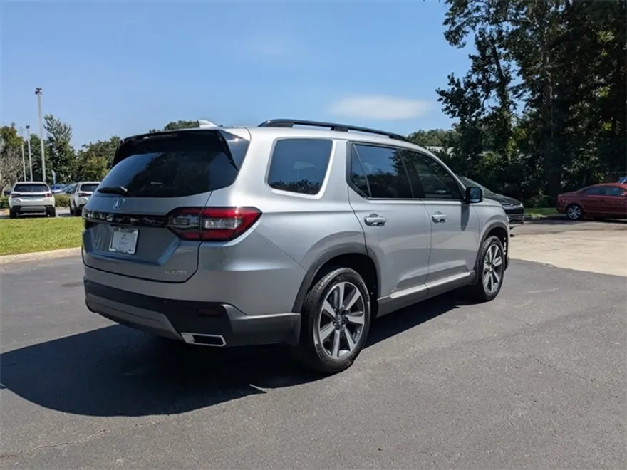 2025 Honda Pilot Touring photo 1