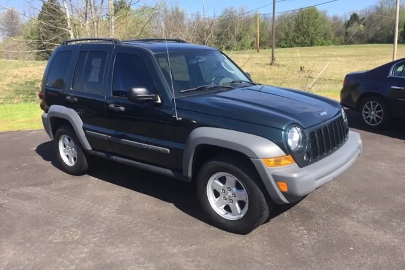 2005 Jeep Liberty Sport photo 1