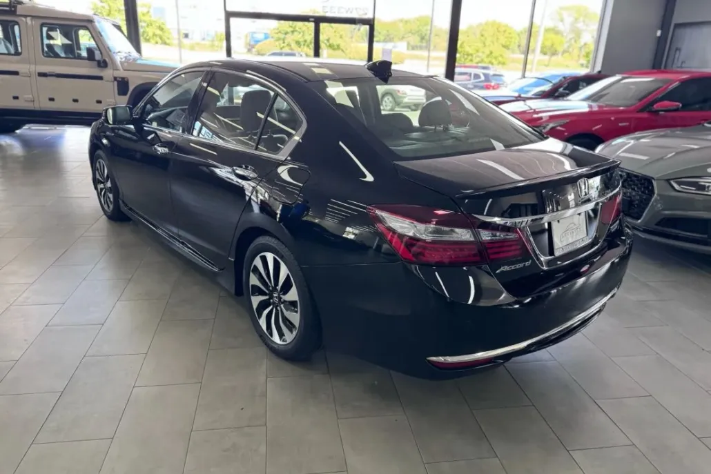 2017 Honda Accord Hybrid Touring photo 1