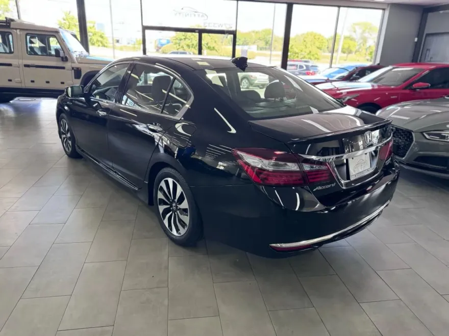 2017 Honda Accord Hybrid Touring photo 1