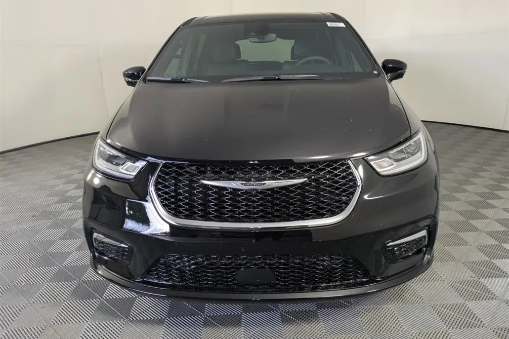 2025 Chrysler Pacifica photo 1