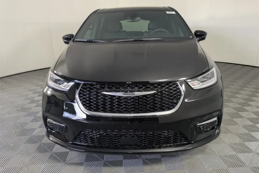 2025 Chrysler Pacifica photo 1