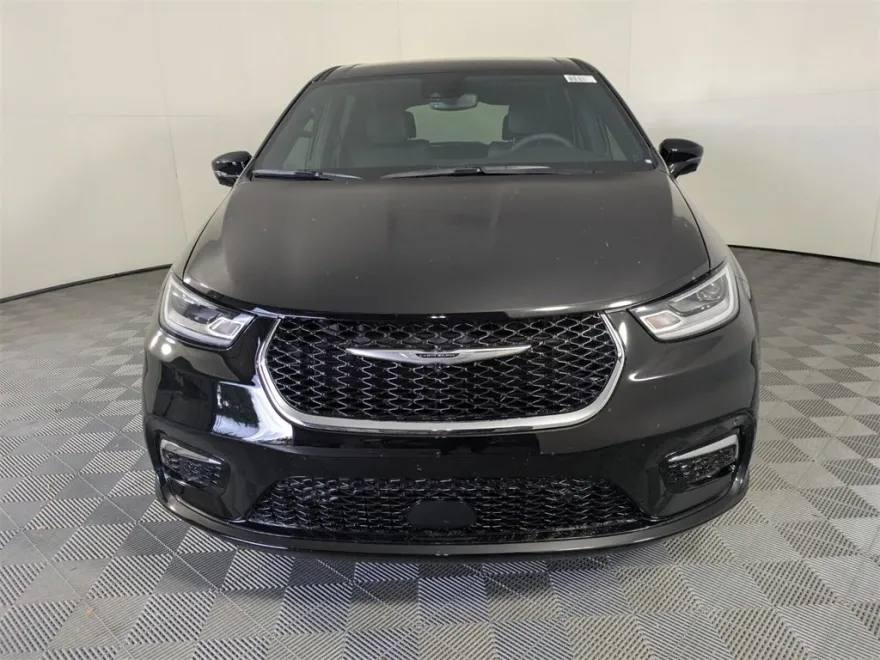 2025 Chrysler Pacifica photo 1
