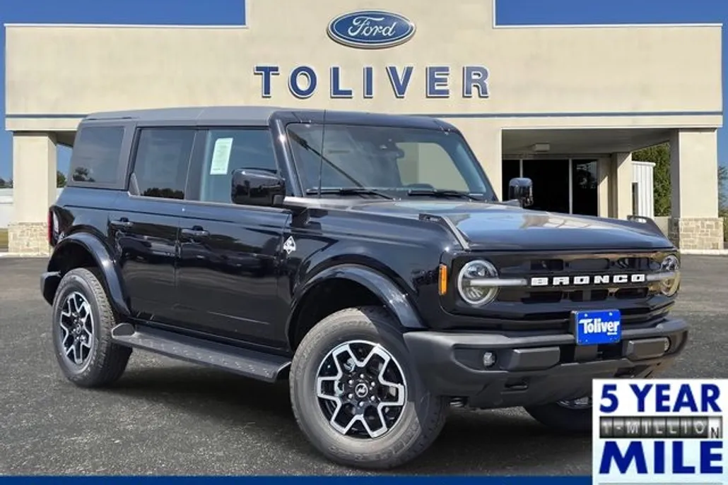 2025 Ford Bronco Outer Banks photo 1