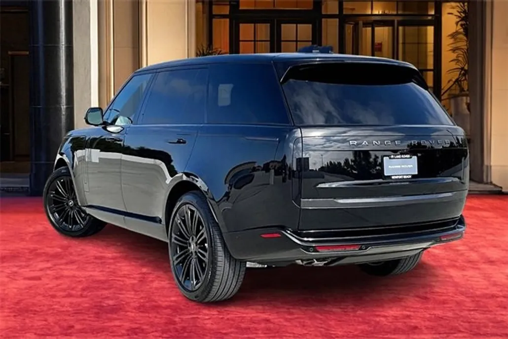 2025 Land Rover Range Rover SE photo 1