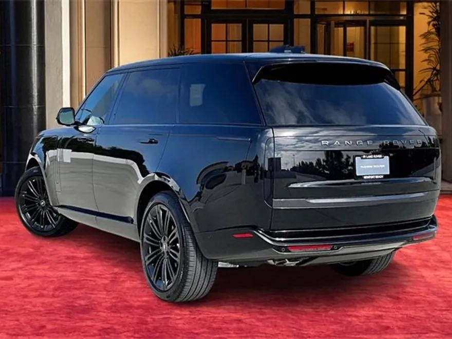 2025 Land Rover Range Rover SE photo 1