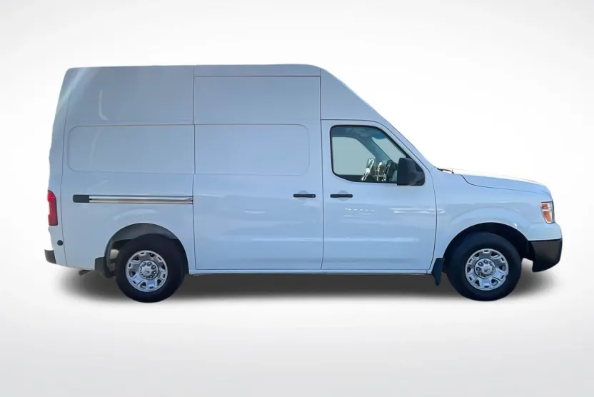 2021 Nissan NV2500 HD SV photo 1