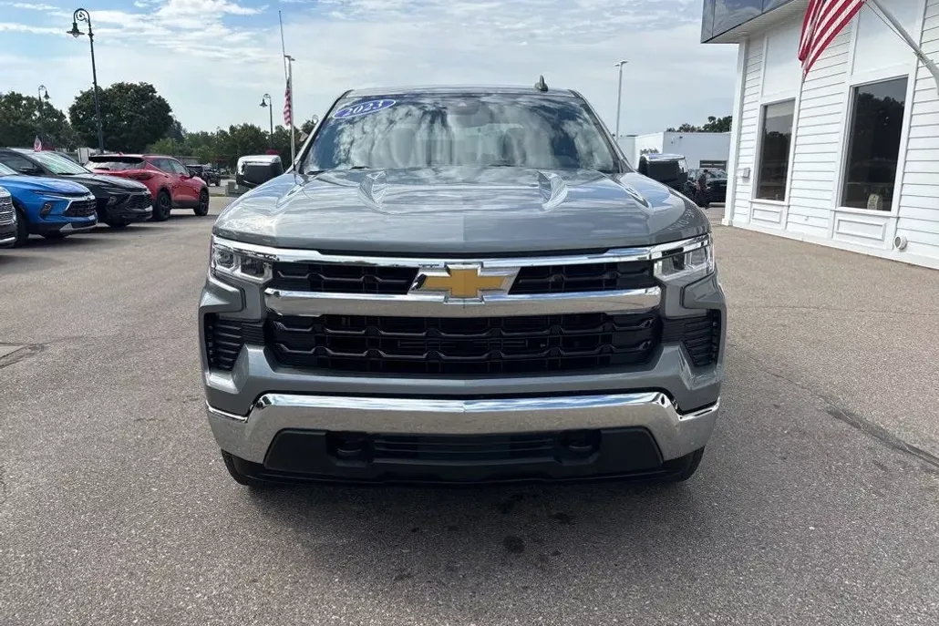 2023 Chevrolet Silverado 1500 LT photo 1