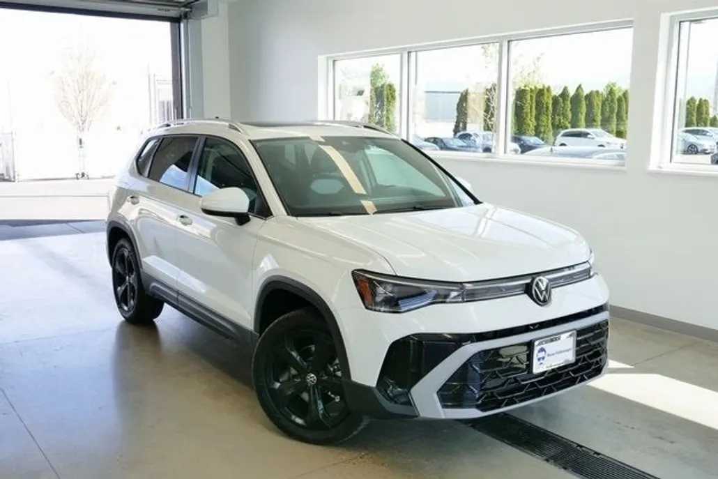 2025 Volkswagen Taos SEL photo 1