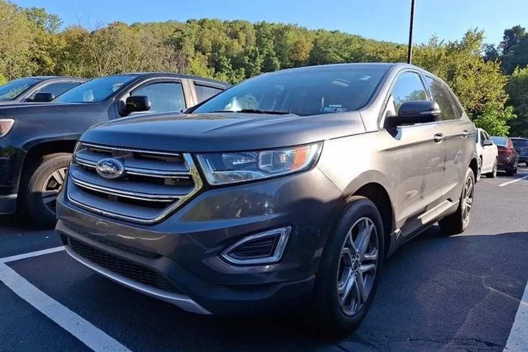 2016 Ford Edge Titanium photo 1