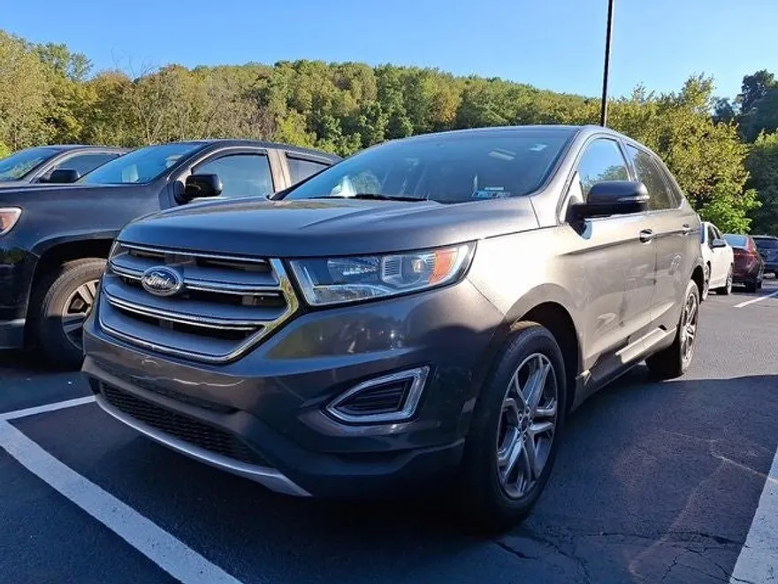 2016 Ford Edge Titanium photo 1