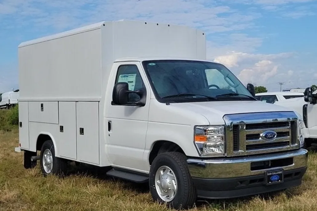 2025 Ford E-350 photo 1