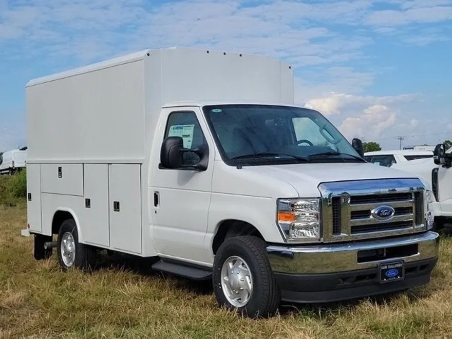 2025 Ford E-350 photo 1