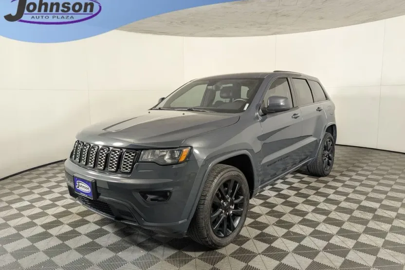2018 Jeep Grand Cherokee Laredo Altitude photo 1