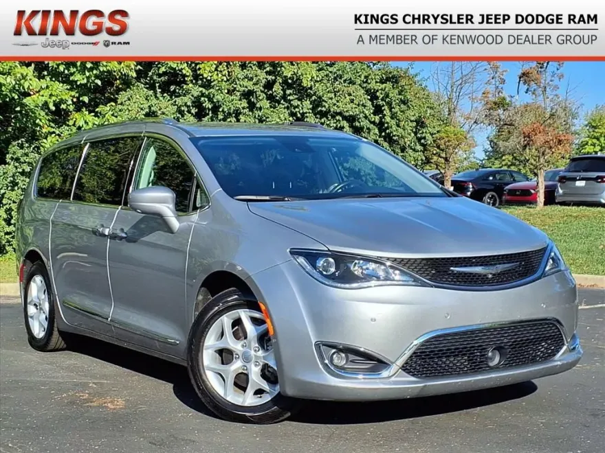 2017 Chrysler Pacifica Touring Plus photo 1
