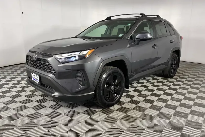 2023 Toyota RAV4 XLE photo 1