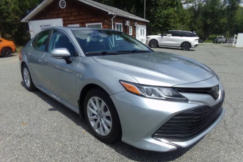 2020 Toyota Camry LE photo 1