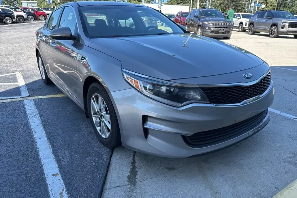 2016 Kia Optima LX photo 1