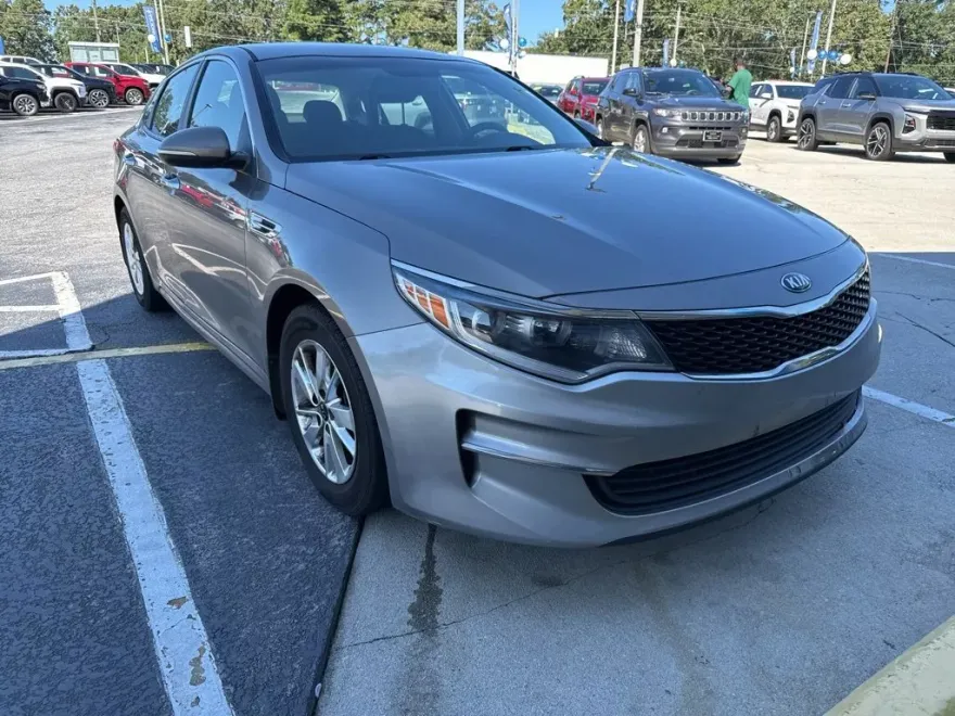 2016 Kia Optima LX photo 1