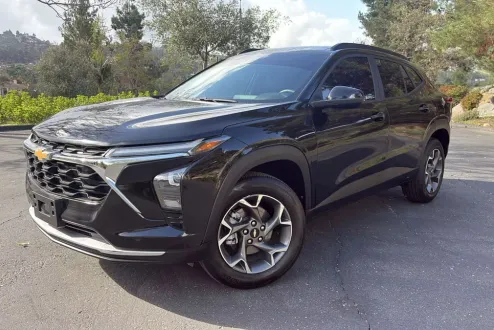2025 Chevrolet Trax LT photo 2